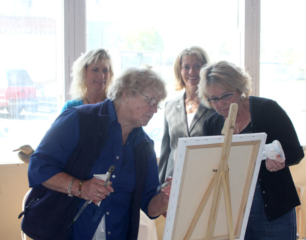 Charlotte Schacher teaching oil painting class